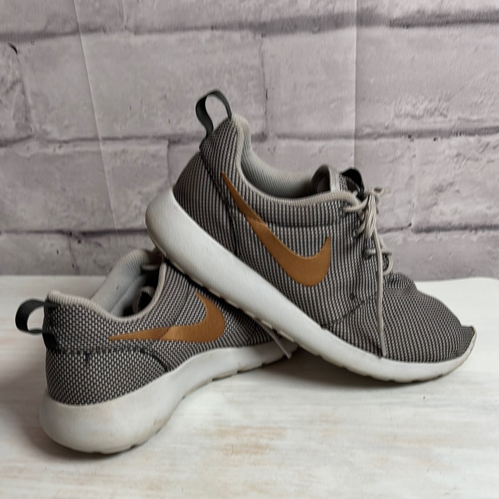 Nike Light Gray Athletic Shoes